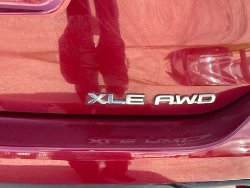 Used 2022 Toyota Highlander XLE image 14