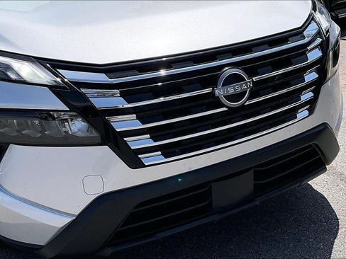 Used 2025 Nissan Rogue SV FWD image 27