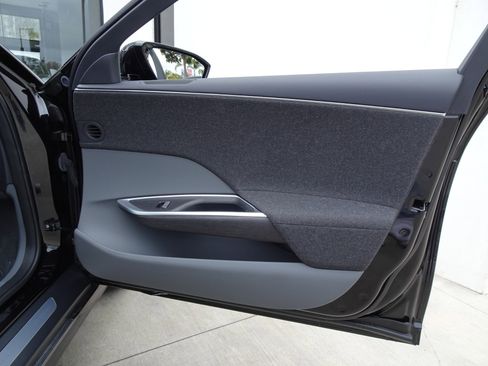 Used 2024 Lucid Air Pure RWD image 20