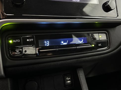 Used 2019 Toyota Corolla LE image 17