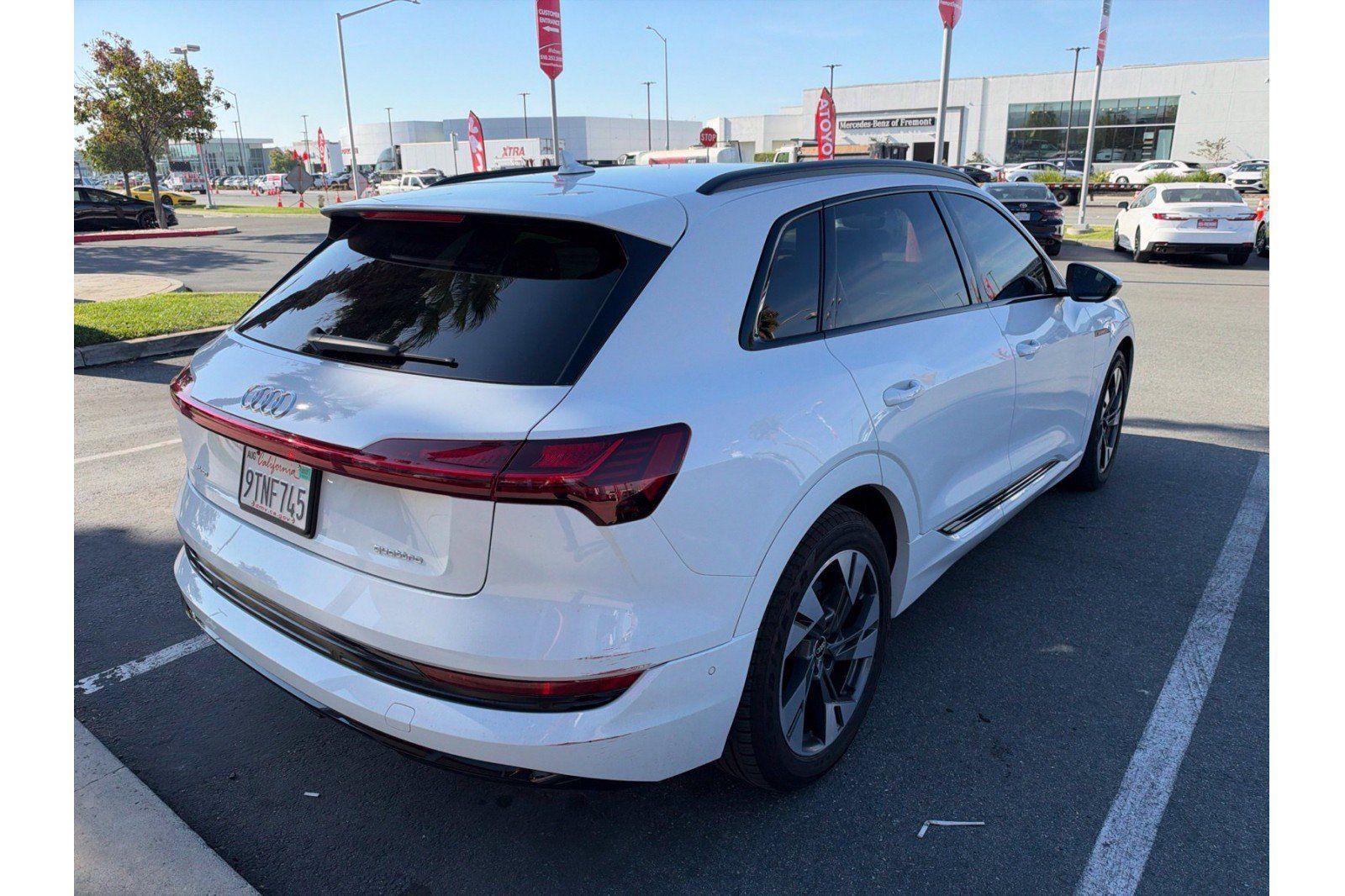 Used 2021 Audi e-tron Premium w/ Convenience Plus Package AWD/4WD image 4