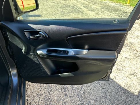 Used 2020 Dodge Journey SE w/ SE Popular Equipment Group image 26