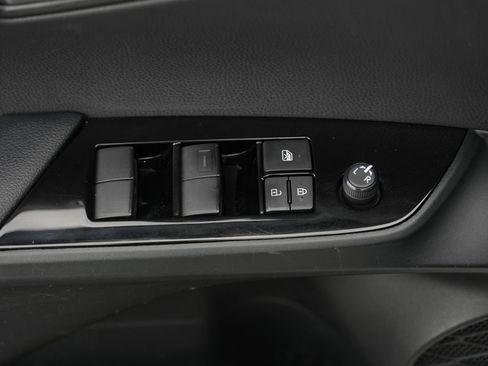 Used 2021 Toyota Prius Prime LE w/ Carpet Mat Package (TMS) FWD image 18