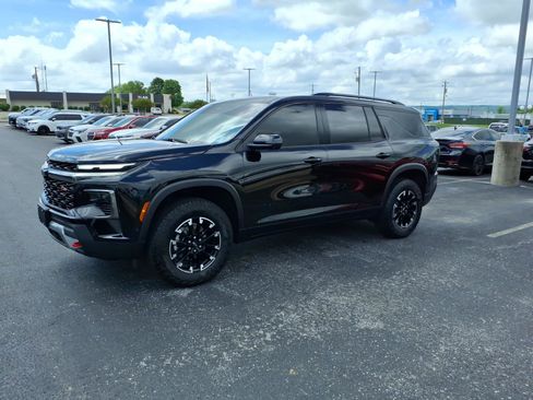 Used 2025 Chevrolet Traverse Z71 w/ Enhanced Driving Package AWD/4WD image 3