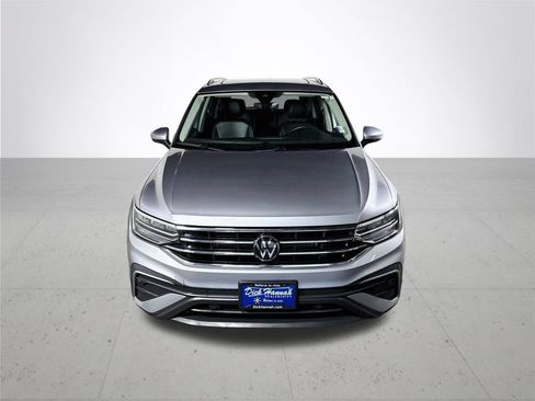 Certified 2024 Volkswagen Tiguan SE w/ Panoramic Sunroof Package AWD/4WD image 4