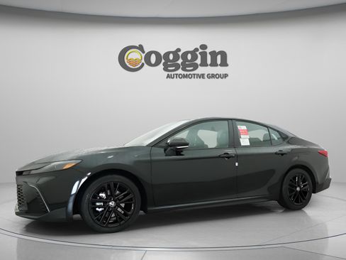 New 2026 Toyota Camry SE FWD image 4