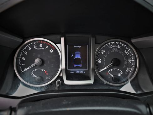Used 2020 Toyota Tacoma SR5 RWD image 8