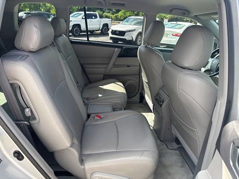 Used 2010 Toyota Highlander 2WD image 26