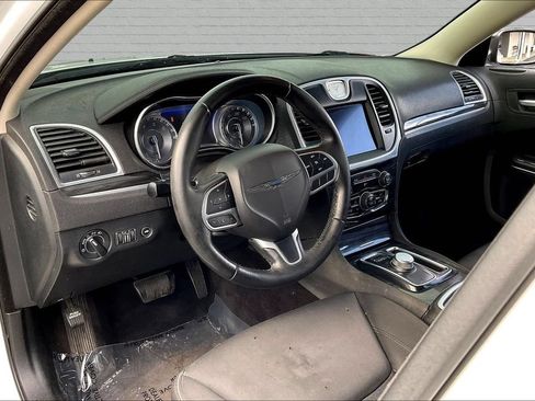 Used 2018 Chrysler 300 Touring w/ Sport Appearance Package RWD image 7