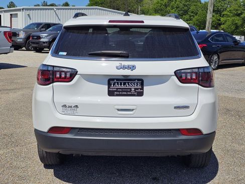 Used 2023 Jeep Compass Latitude w/ Convenience Group AWD/4WD image 12