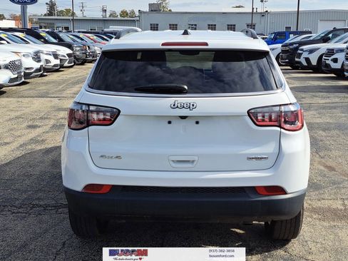 Used 2023 Jeep Compass Latitude AWD/4WD image 23