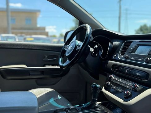 Used 2017 Kia Sedona LX w/ LX Essentials Premium Package FWD image 41