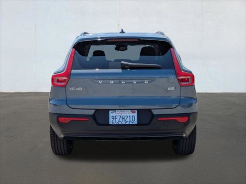 Used 2023 Volvo XC40 B5 Plus w/ Driver Assist Package image 5
