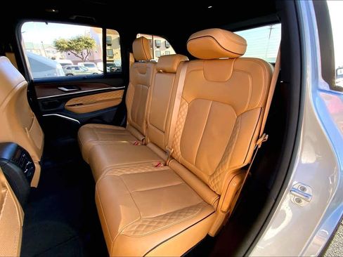 Used 2022 Jeep Grand Cherokee Summit w/ Luxury Tech Group V image 18