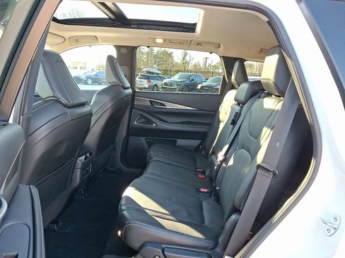 Used 2022 INFINITI QX60 Luxe w/ Performance Audio Package image 11