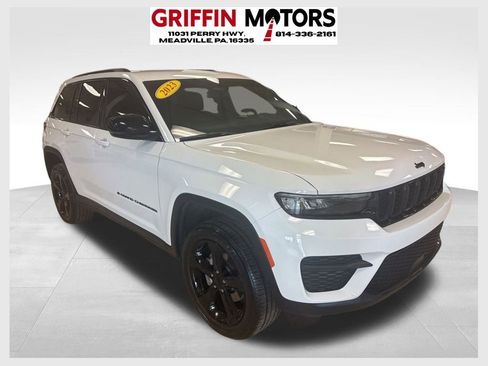 Used 2023 Jeep Grand Cherokee Altitude image 1