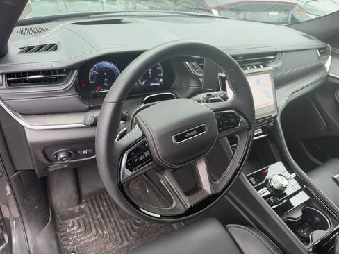 Used 2024 Jeep Grand Cherokee L Overland w/ Advanced Protech Group III image 8