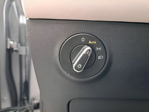 New 2025 Volkswagen Taos SE AWD/4WD image 29