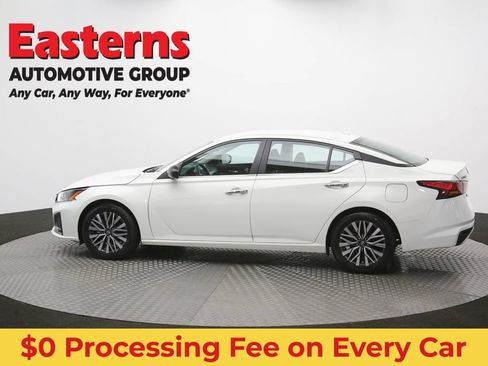 Used 2025 Nissan Altima 2.5 SV FWD image 60