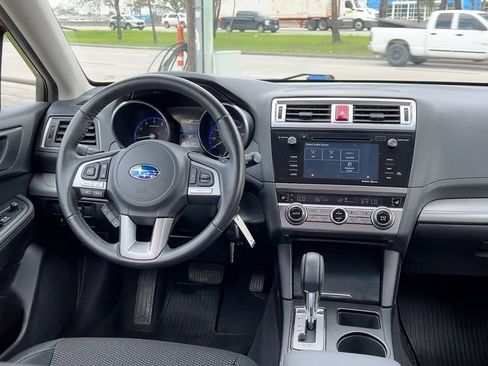 Used 2017 Subaru Outback 2.5i Premium image 21