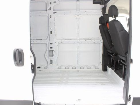 Used 2025 RAM ProMaster 2500 w/ Convenience Group image 17