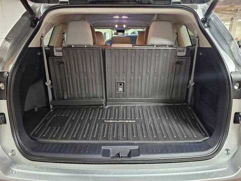 Used 2023 Toyota Highlander LE image 17