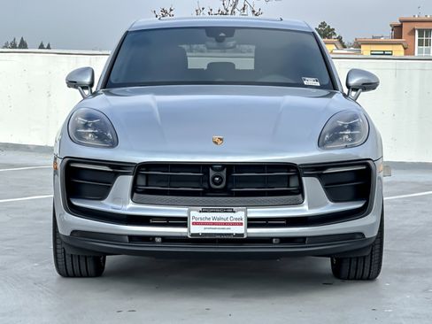 Used 2025 Porsche Macan image 11