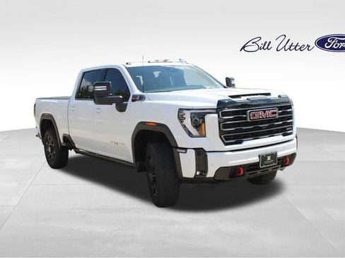 Used 2025 GMC Sierra 2500 AT4 w/ AT4 Premium Plus Package image 3