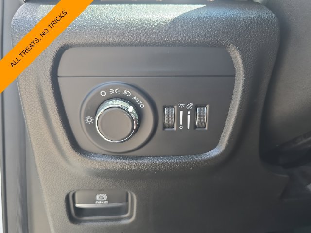 Used 2022 Jeep Grand Cherokee Altitude AWD/4WD image 21