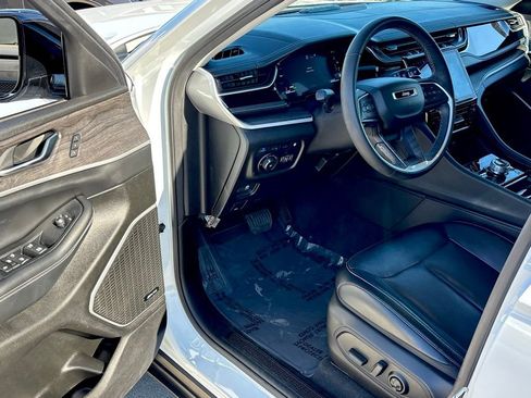 Used 2022 Jeep Grand Cherokee Limited 4xe image 16