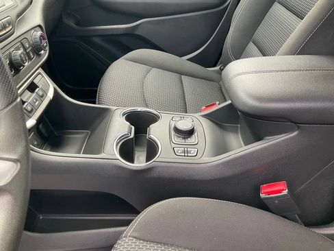 Used 2024 GMC Terrain SLE w/ Driver Convenience Package AWD/4WD image 19