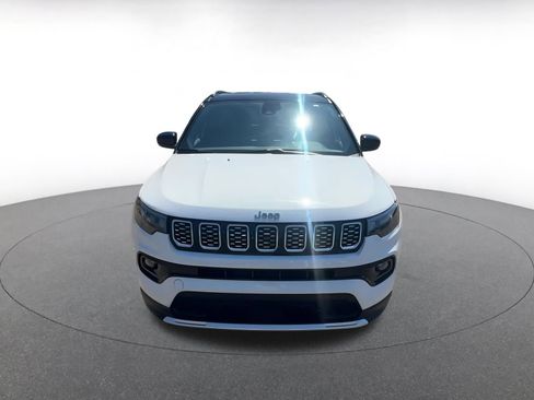 Used 2025 Jeep Compass Limited image 4