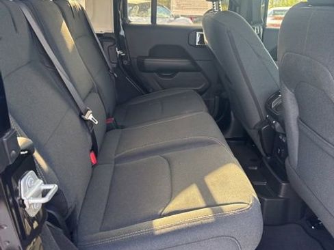 Used 2025 Jeep Wrangler Unlimited Sahara w/ Safety Group AWD/4WD image 14