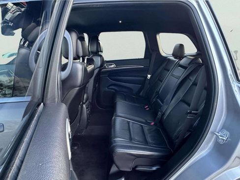 Used 2018 Jeep Grand Cherokee Limited image 16
