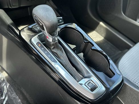 Certified 2025 Chevrolet Trax LT FWD image 23