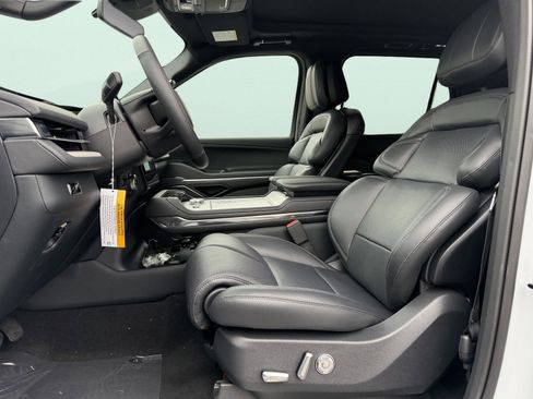 New 2026 Lincoln Navigator Reserve AWD/4WD image 13