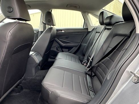 Used 2023 Volkswagen Jetta SE w/ Panoramic Sunroof Package image 10