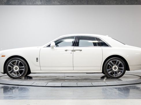 Used 2016 Rolls-Royce Ghost image 50