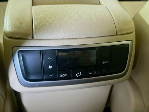 Used 2017 Toyota Highlander XLE FWD image 28