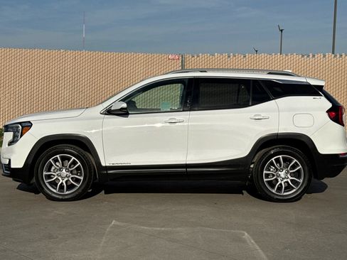 Used 2024 GMC Terrain SLT AWD/4WD image 7