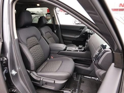 Certified 2025 Nissan Pathfinder SV w/ SV Premium Package FWD image 28