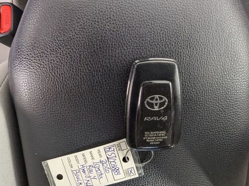 Used 2020 Toyota RAV4 XLE AWD/4WD image 26