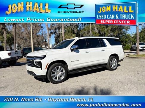 Used 2025 Chevrolet Suburban Premier image 3