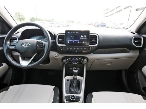 Certified 2025 Hyundai Venue SEL FWD image 12