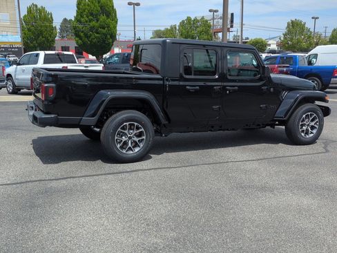 New 2025 Jeep Gladiator Sport image 6
