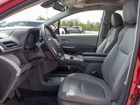 Used 2021 Toyota Sienna XLE w/ XLE Plus Package AWD/4WD image 8