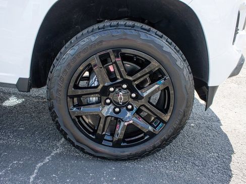 Used 2024 Chevrolet Colorado Z71 w/ Z71 Convenience Package 2 image 9