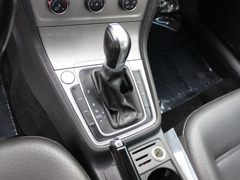 Used 2015 Volkswagen Golf TDI S FWD image 12