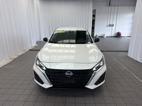 Used 2024 Nissan Altima 2.5 SV FWD image 2