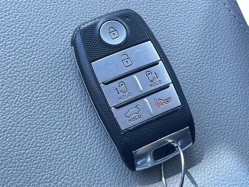Used 2016 Kia Sedona EX FWD image 34